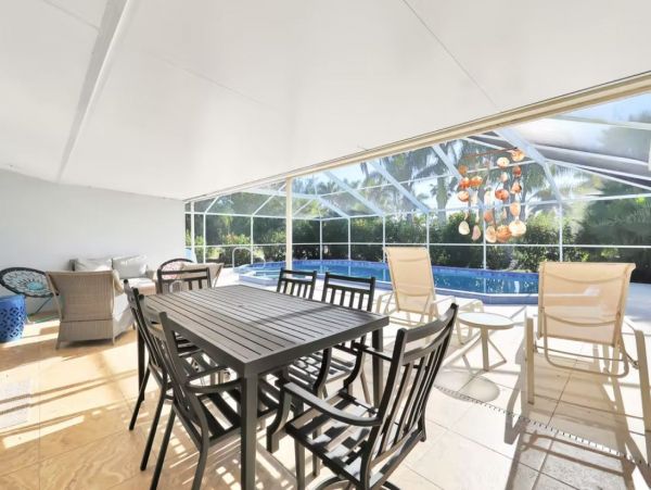 Longboat Key Spacious 3 Bedroom Family Home & Private Pool