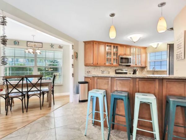 Longboat Key Spacious 3 Bedroom Family Home & Private Pool