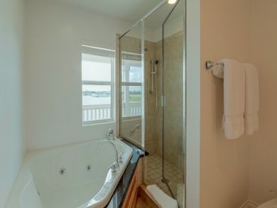 Whirlpool Tub & Walk-in Shower Whirlpool Tub & Walk-in Shower