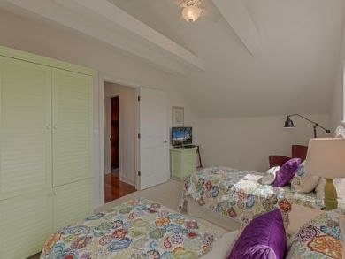 Fourth Bedroom has Twin Beds