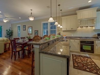 Kitchen with Breakfast Bar