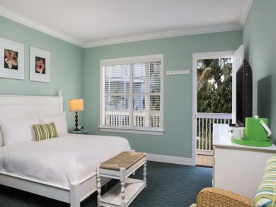 Guestroom with King Bed