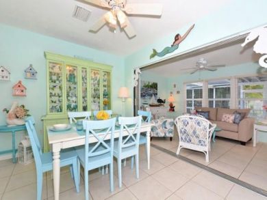 Dining Area Seats Six