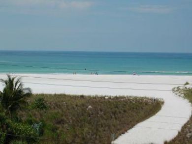 Siesta Key Condo with Pool & Access to Worlds Best Beach