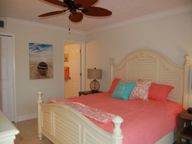 Siesta Key Condo with Pool & Access to Worlds Best Beach