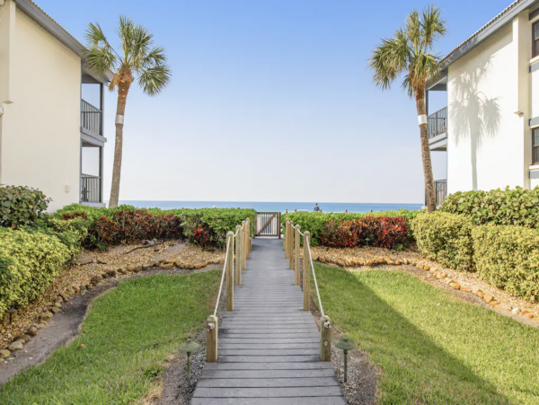 Anna Maria Three bedroom Beach Condos Sleeps 6