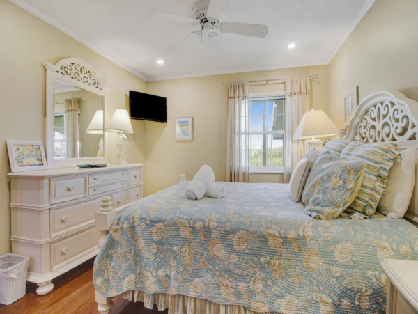Anna Maria Three bedroom Beach Condos Sleeps 6