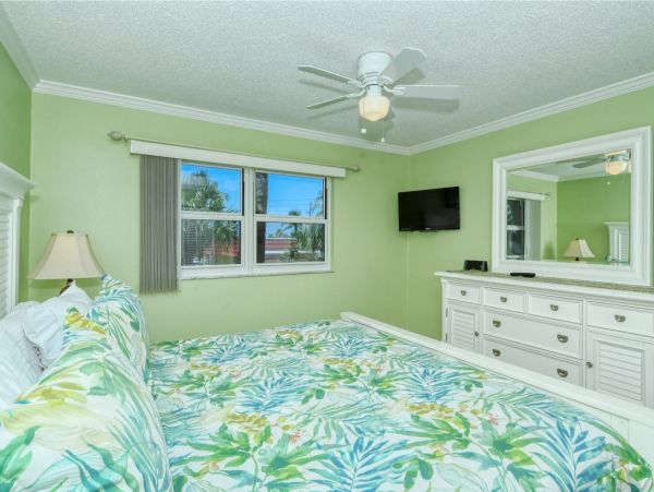 Siesta Key Two Bedroom Condo Sleeps 6 Short Walk To Beach