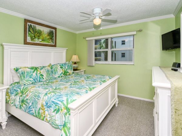 Siesta Key Two Bedroom Condo Sleeps 6 Short Walk To Beach