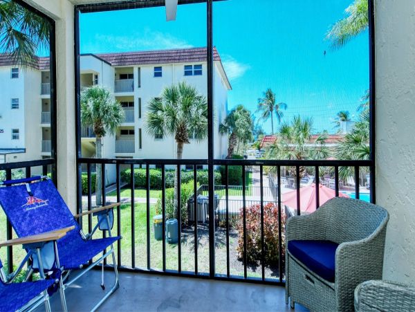 Siesta Key Two Bedroom Condo Sleeps 6 Short Walk To Beach