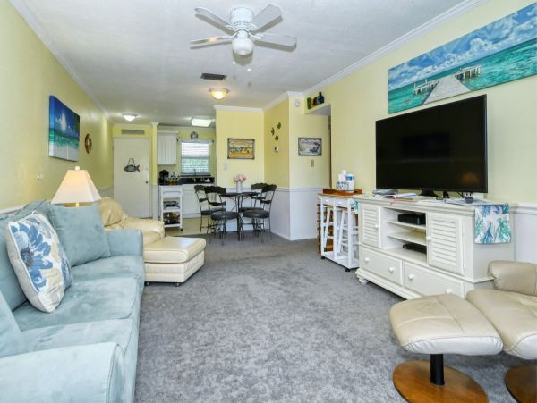 Siesta Key Two Bedroom Condo Sleeps 6 Short Walk To Beach
