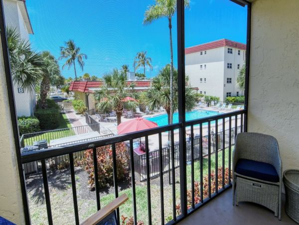 Siesta Key Two Bedroom Condo Sleeps 6 Short Walk To Beach