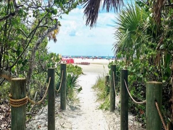 Siesta Key Two Bedroom Condo Sleeps 6 Short Walk To Beach