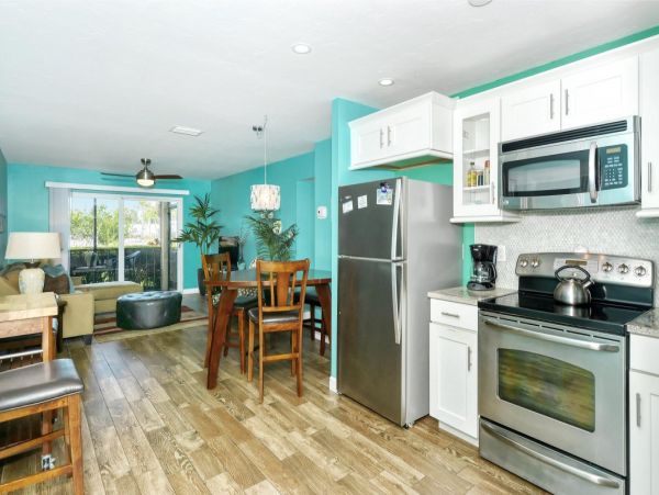 Siesta Key Vacation Rental Two Bedrooms Walk to Beach