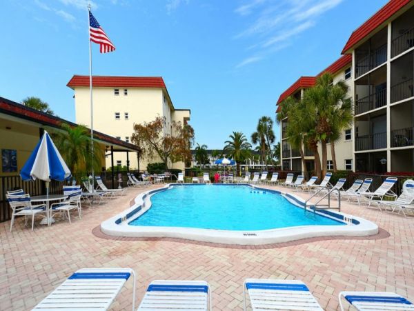 Siesta Key Vacation Rental Two Bedrooms Walk to Beach