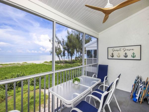 Captiva Island Vacation Rental with a Loft Sleeps Eight Guests
