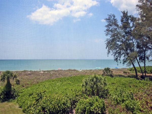 Captiva Island Vacation Rental with a Loft Sleeps Eight Guests