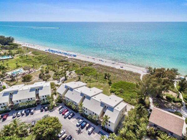 Captiva Island Vacation Rental with a Loft Sleeps Eight Guests