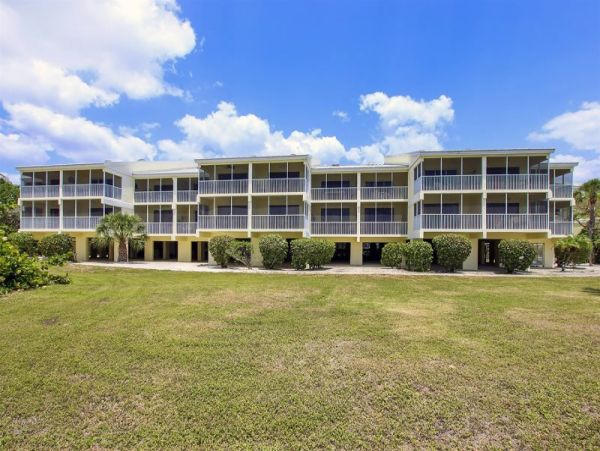 Captiva Island Vacation Rental with a Loft Sleeps Eight Guests