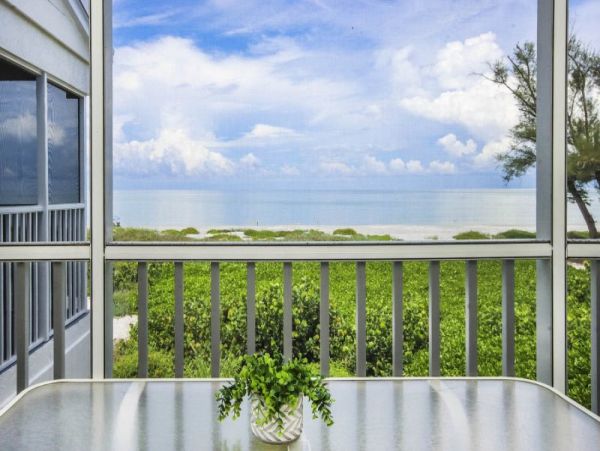 Captiva Island Vacation Rental with a Loft Sleeps Eight Guests