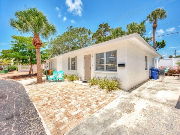 Lovely Siesta Key Two Bedroom Vacation Rental
