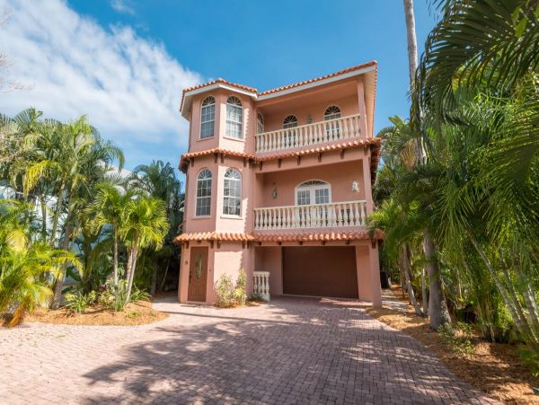 Bayfront Beauty Vacation Home with 4 Bedrooms Bradenton Beach