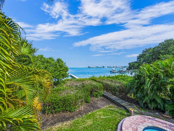 Bayfront Beauty Vacation Home with 4 Bedrooms Bradenton Beach