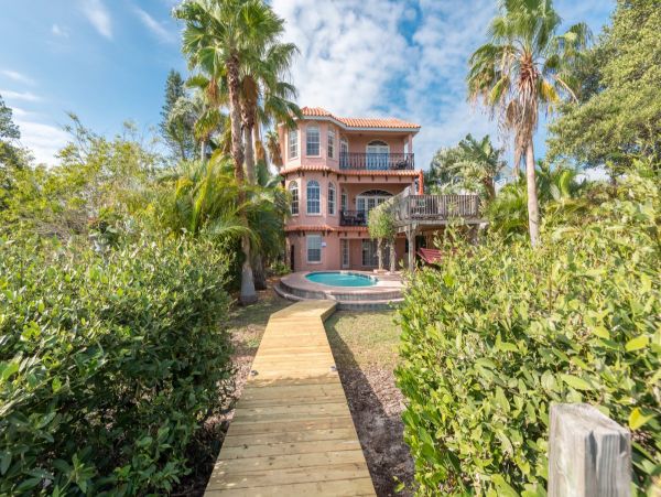 Bayfront Beauty Vacation Home with 4 Bedrooms Bradenton Beach
