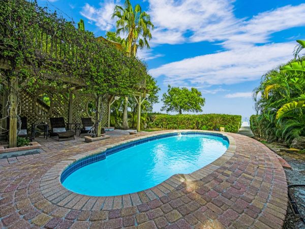 Bayfront Beauty Vacation Home with 4 Bedrooms Bradenton Beach