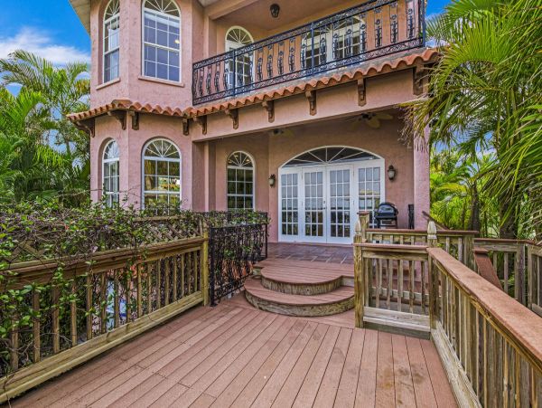 Bayfront Beauty Vacation Home with 4 Bedrooms Bradenton Beach