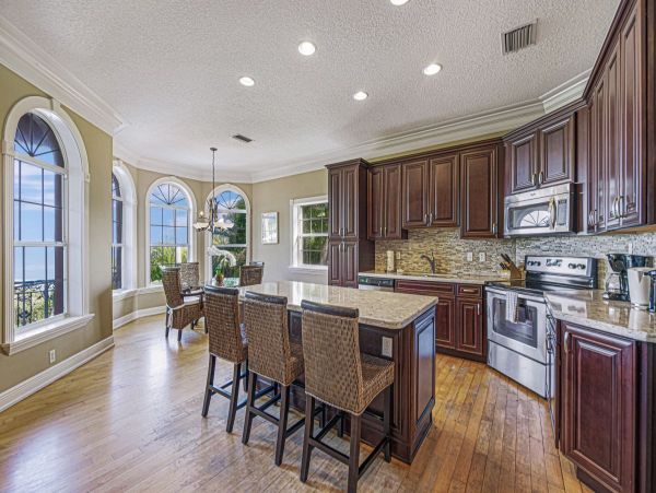 Bayfront Beauty Vacation Home with 4 Bedrooms Bradenton Beach