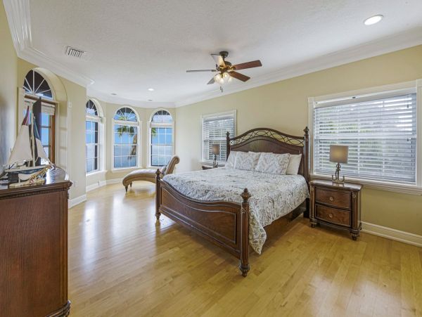 Bayfront Beauty Vacation Home with 4 Bedrooms Bradenton Beach
