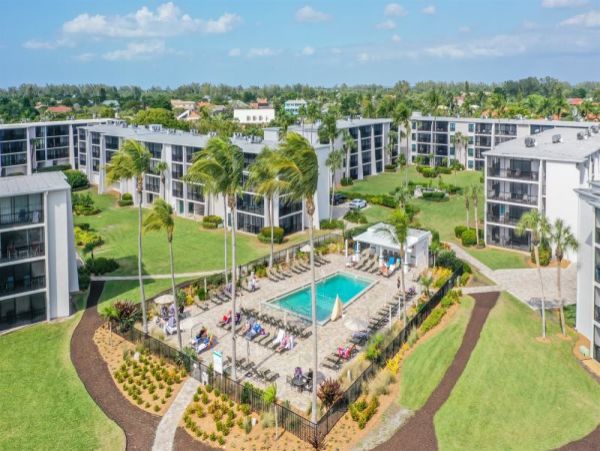 Sanibel Condo Closest Building to the Beach