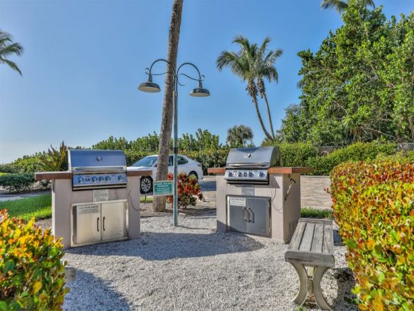 Sanibel Condo Closest Building to the Beach