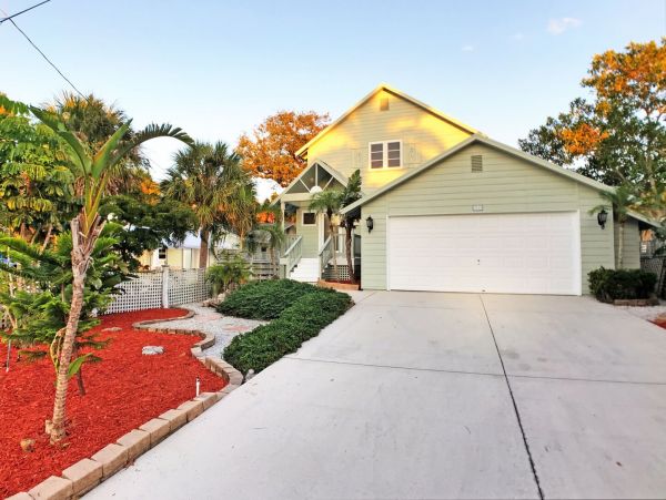 Siesta Key Four Bedroom Vacation Home -  Large Pool