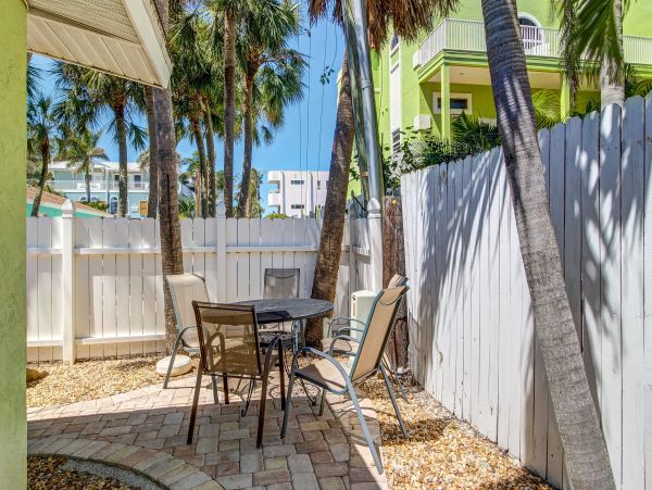Two Bedroom Duplex With A Very Short Walk to The Beach