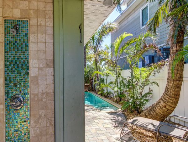 Two Bedroom Duplex With A Very Short Walk to The Beach