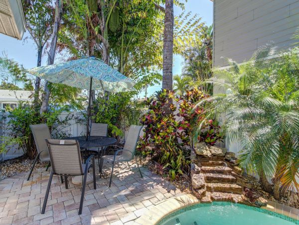 Two Bedroom Duplex With A Very Short Walk to The Beach
