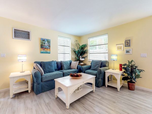 Two Bedroom Duplex With A Very Short Walk to The Beach