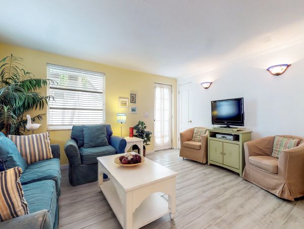 Two Bedroom Duplex With A Very Short Walk to The Beach