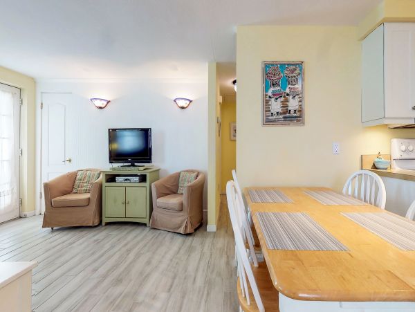 Two Bedroom Duplex With A Very Short Walk to The Beach
