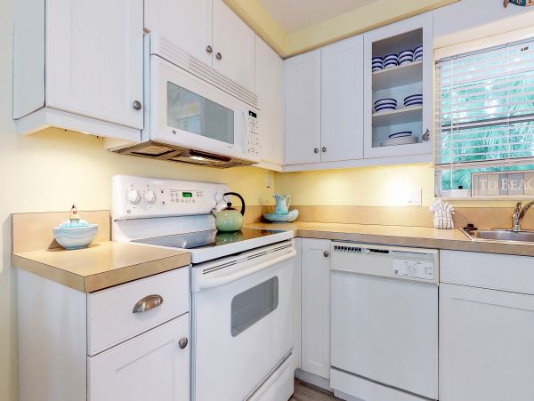 Two Bedroom Duplex With A Very Short Walk to The Beach