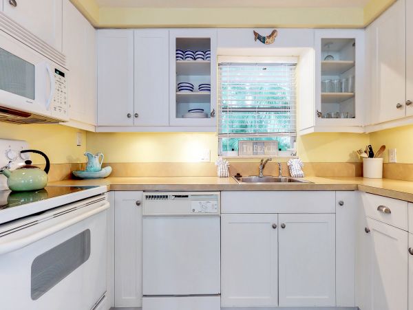 Two Bedroom Duplex With A Very Short Walk to The Beach
