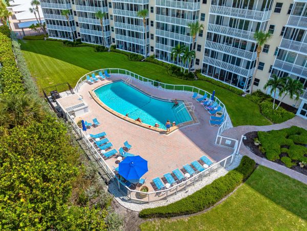 Siesta Key Vacation Rental Condo Beachfront in Siesta Key
