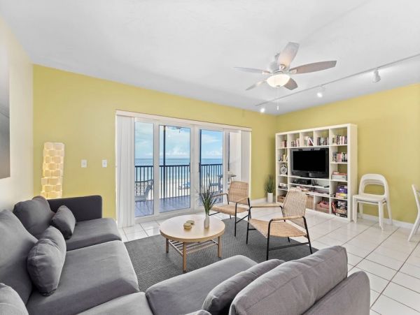 Beach Condo for Rent on Bradenton Beach Sleeps 6
