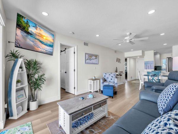 Rare Anna Maria Rental Great Walk Out Onto beach