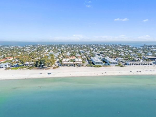 Rare Anna Maria Rental Great Walk Out Onto beach