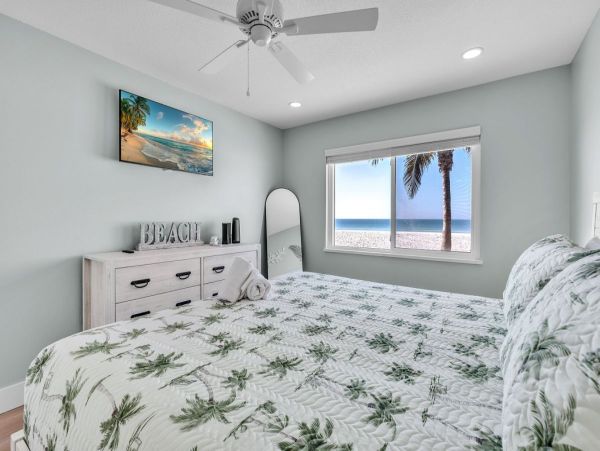 Rare Anna Maria Rental Great Walk Out Onto beach