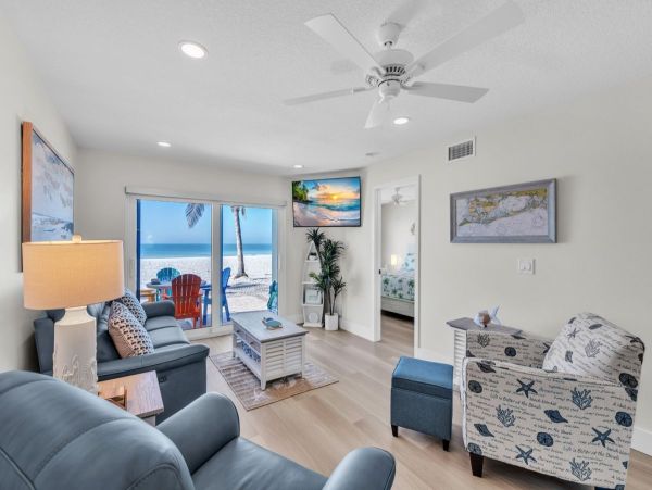 Rare Anna Maria Rental Great Walk Out Onto beach