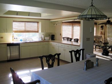 Kitchen & Dining Area